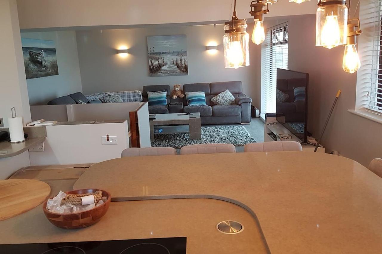 3 Bedroom Deganwy Sea View Beach House Ll31 Exterior photo